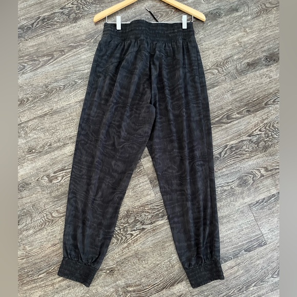 Athleta Camden Printed Jogger in size 6 - Picture 4 of 7